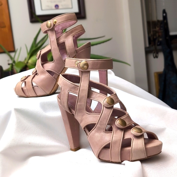 Loeffler Randall button up front - Picture 2 of 10